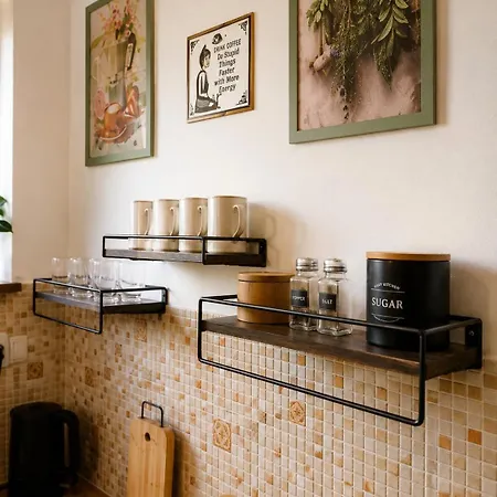 Solemente Boutique Garden Escape Near Budapest - Sleeps 5 *