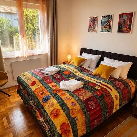 Solemente Boutique Garden Escape Near Budapest - Sleeps 5 Lägenhet