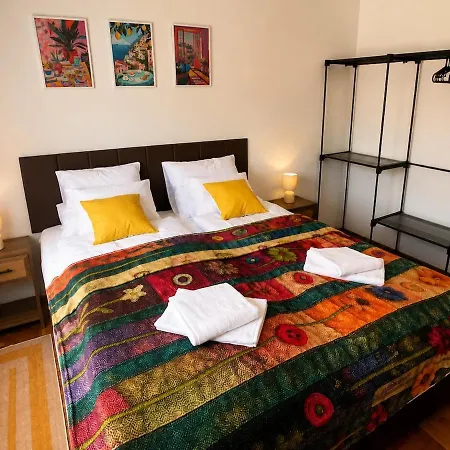 Solemente Boutique Garden Escape Near Budapest - Sleeps 5 Lägenhet *