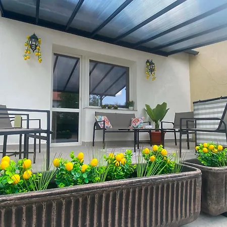 Solemente Boutique Garden Escape Near Budapest - Sleeps 5 דירה