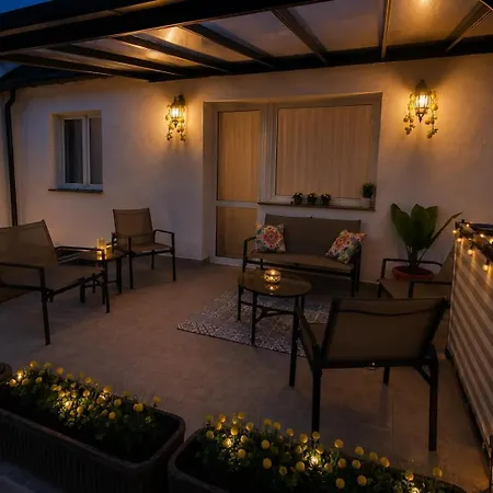 Solemente Boutique Garden Escape Near Budapest - Sleeps 5 Apartment