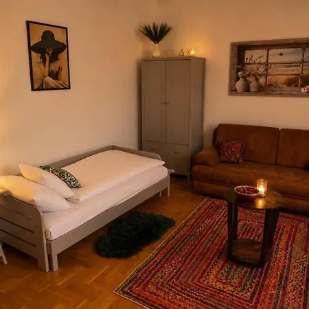 Solemente Boutique Garden Escape Near Budapest - Sleeps 5